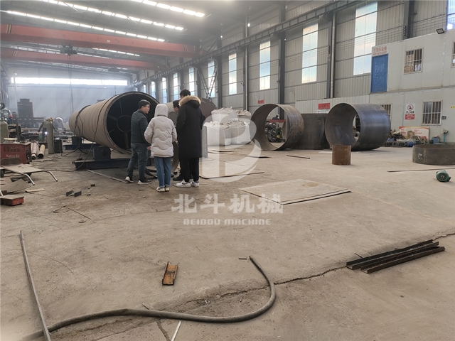驚喜不斷！客戶實地考察鋰電池炭化設(shè)備